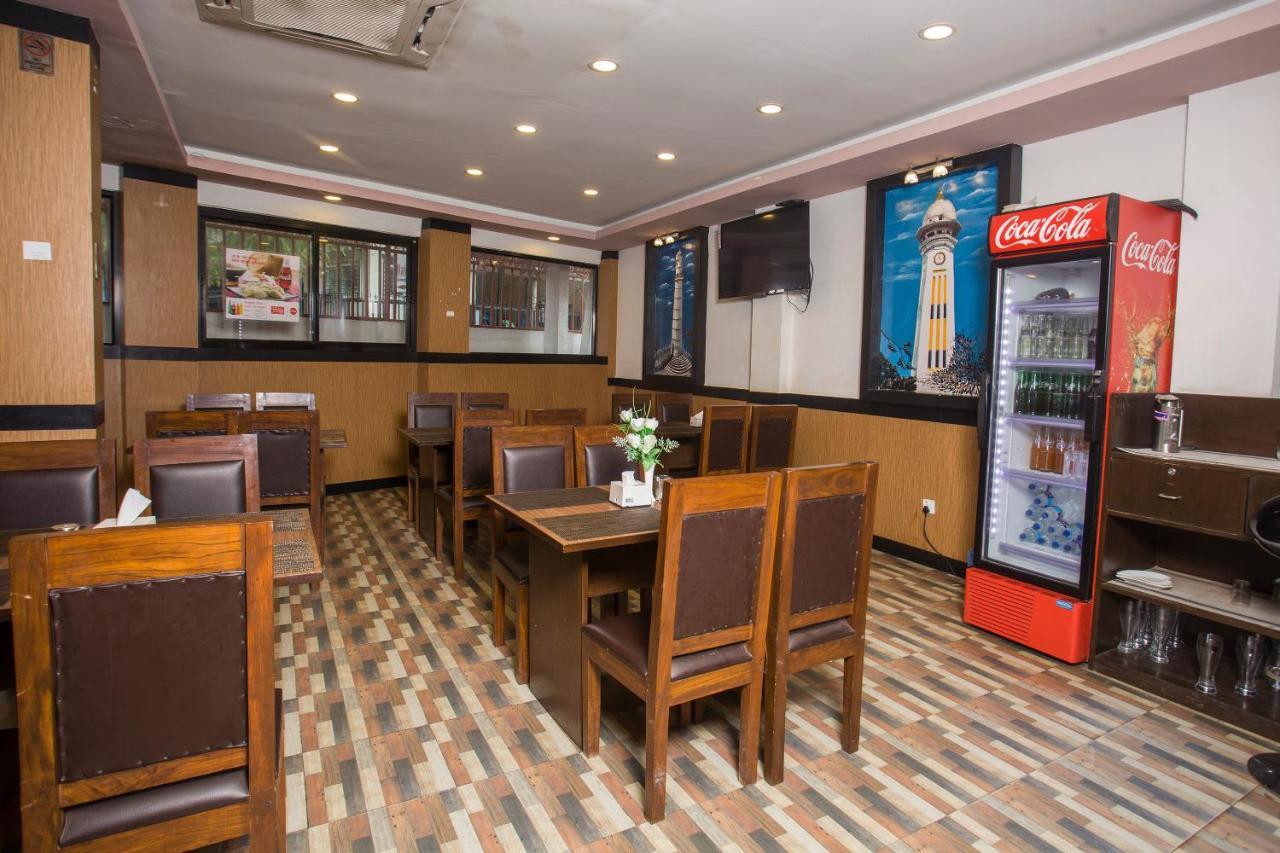 Oyo 104 Hotel Baltic Inn Катманду Экстерьер фото
