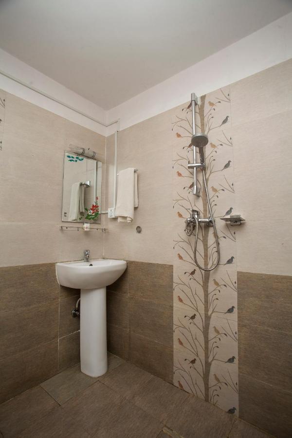 Oyo 104 Hotel Baltic Inn Катманду Экстерьер фото