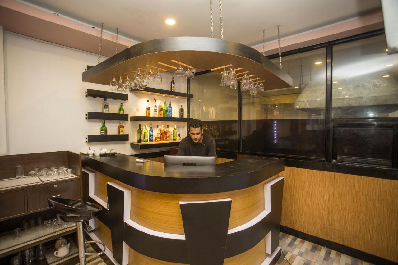 Oyo 104 Hotel Baltic Inn Катманду Экстерьер фото